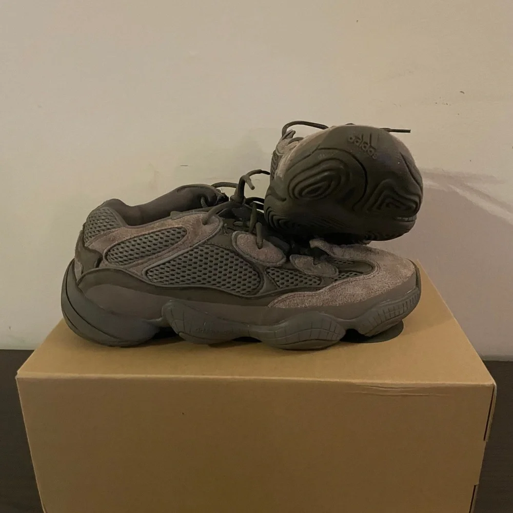 Yeezy 500 Clay Brown $200 - Picture 1 of 3